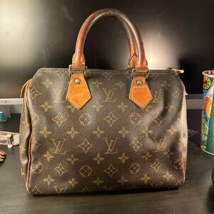 Authentic Vintage Louis Vuitton Monogram Speedy 30 designer bag!